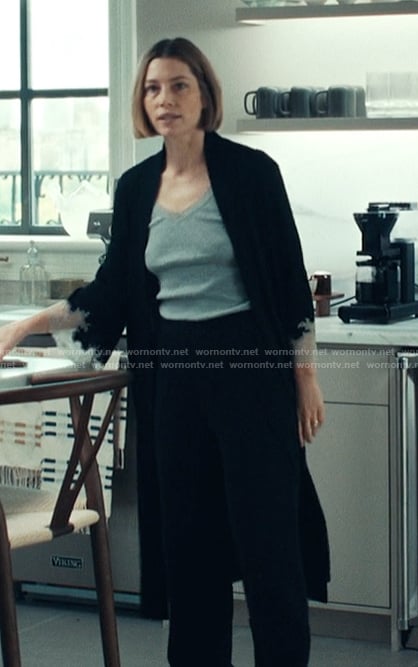 Chloe’s black lace cuff robe on The Better Sister