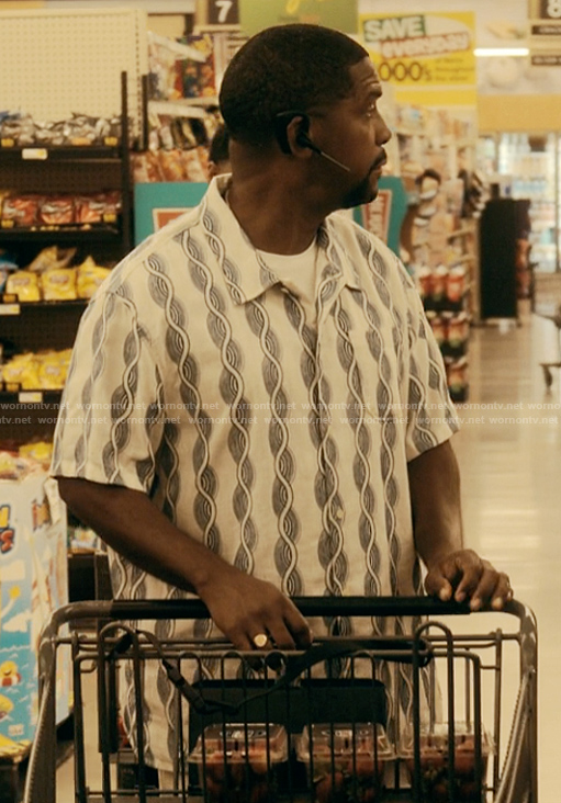 Darnell’s printed shirt on The Chi