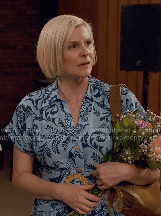 Ellen’s blue floral shirtdress on Ginny & Georgia