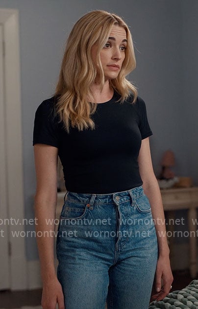 Georgia’s black t-shirt and jeans on Ginny & Georgia