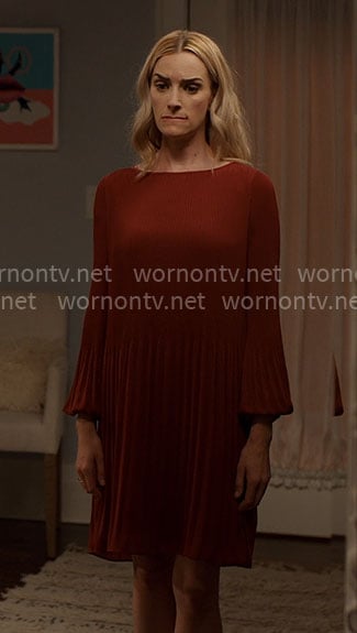 Georgia’s red pleated dress on Ginny & Georgia