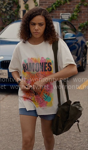 Ginny’s Ramones t-shirt on Ginny & Georgia