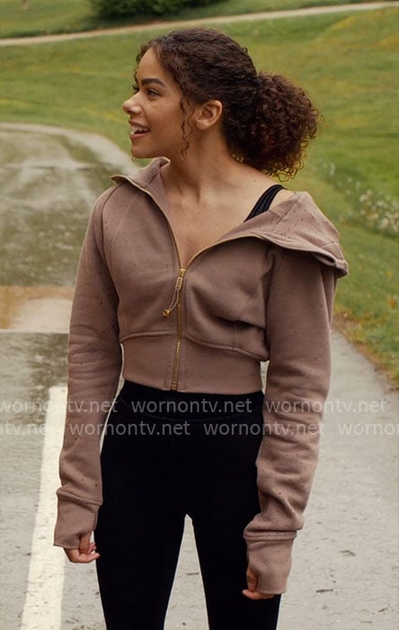 Ginny’s taupe hoodie on Ginny & Georgia