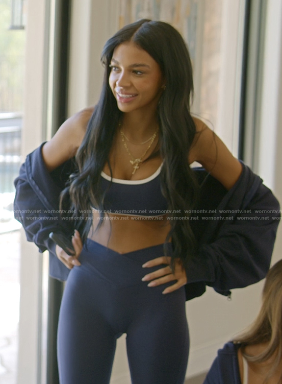 Layla’s navy leggings and sports bra on The Secret Lives of Mormon Wives