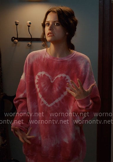 Maxine’s pink heart tie dye sweatshirt on Ginny & Georgia