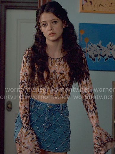Maxine’s printed mesh top and denim skirt on Ginny & Georgia