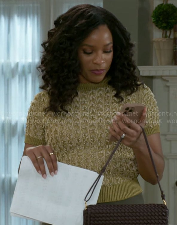 Naomi’s textured knit short-sleeve top on Beyond the Gates