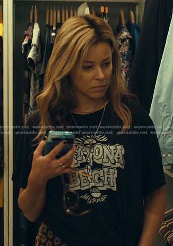 Nicky’s black graphic print tee on The Better Sister