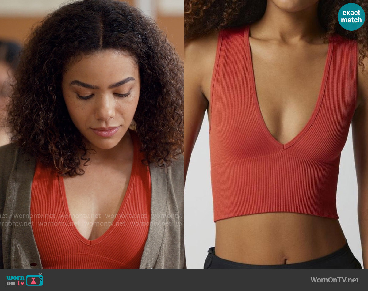 Out From Under Hailey Seamless Plunge Bra Top worn by Ginny Miller (Antonia Gentry) on Ginny & Georgia