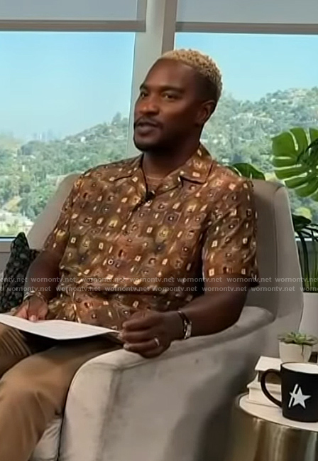 Scott’s printed shirt on Access Hollywood