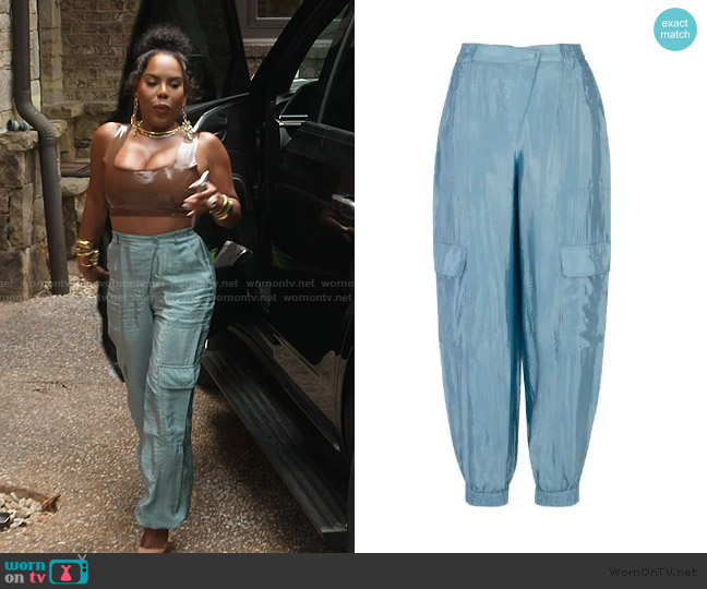 Simkhai Artemis cargo pants worn by Kelli Ferrell on The Real Housewives of Atlanta