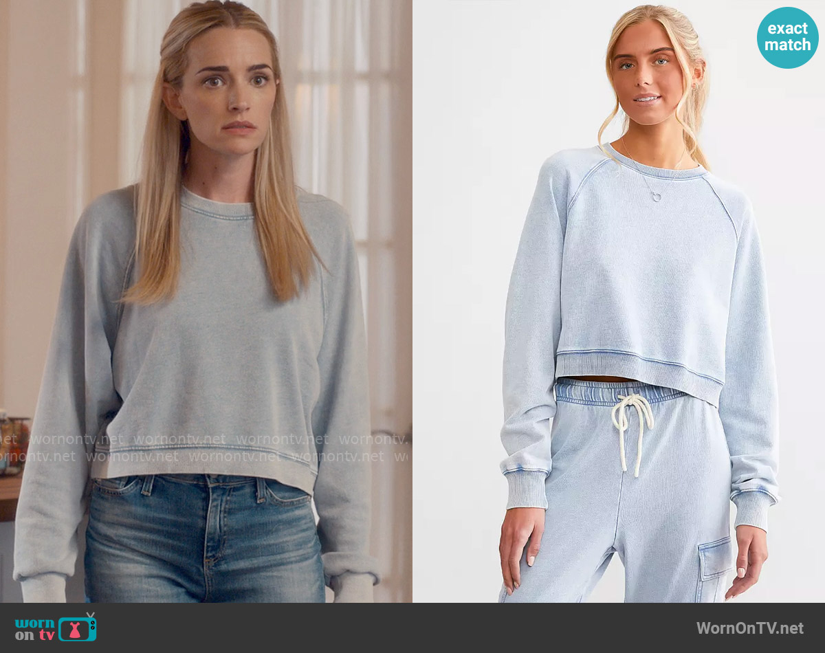 Z Supply Knit Washed Pullover worn by Georgia Miller (Brianne Howey) on Ginny & Georgia
