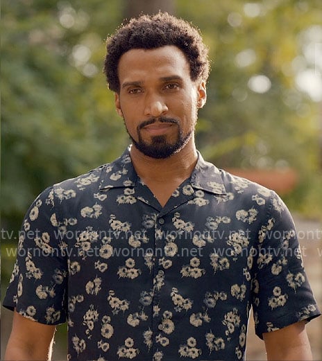 Zion’s navy floral shirt on Ginny & Georgia