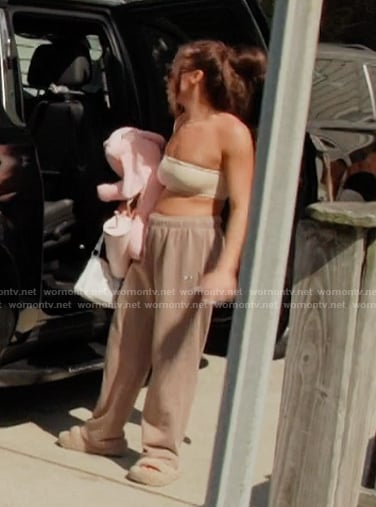 Ariana’s khaki sweatpants on Next Gen NYC