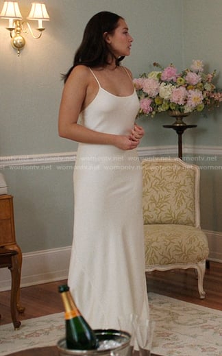 Belly’s white satin gown on The Summer I Turned Pretty