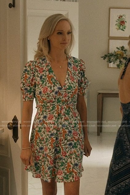 Bess’s floral print mini dress on We Were Liars