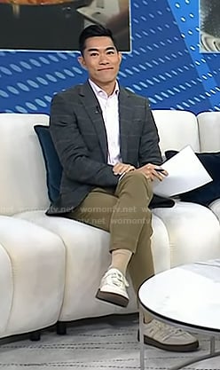 Brian Cheung’s white stripe sneakers on Today