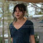 Cadence’s black v-neck tee and grey denim shorts on We Were Liars
