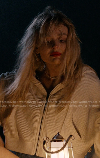 Cadence’s gray sweatshirt on We Were Liars