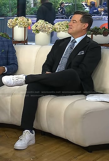 Carson Daly’s white sneakers on Today