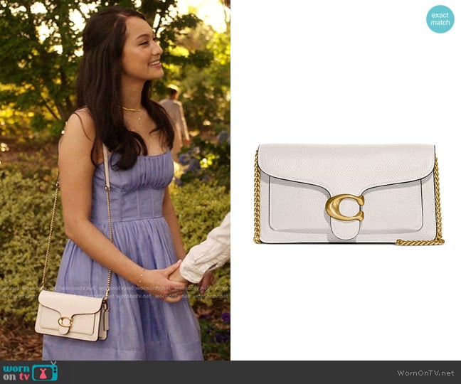 Coach Tabby Pebble Leather Clutch Bag with Chain worn by Belly Conklin (Lola Tung) on The Summer I Turned Pretty