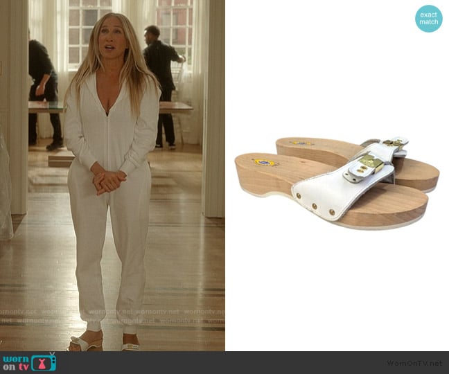 Dr Scholls Vintage Original Collection worn by Carrie Bradshaw (Sarah Jessica Parker) on And Just Like That