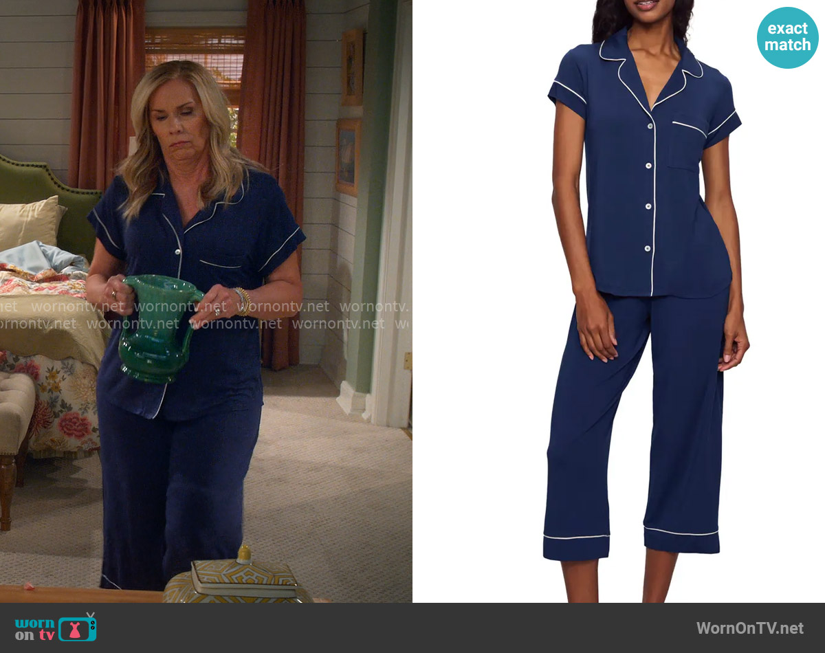 Eberjey Gisele Short Sleeve Cropped Pajamas in Navy / Ivory worn by Leanne Murphy (Leanne Morgan) on Leanne