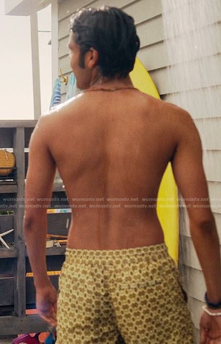Gat’s yellow printed shorts on We Were Liars