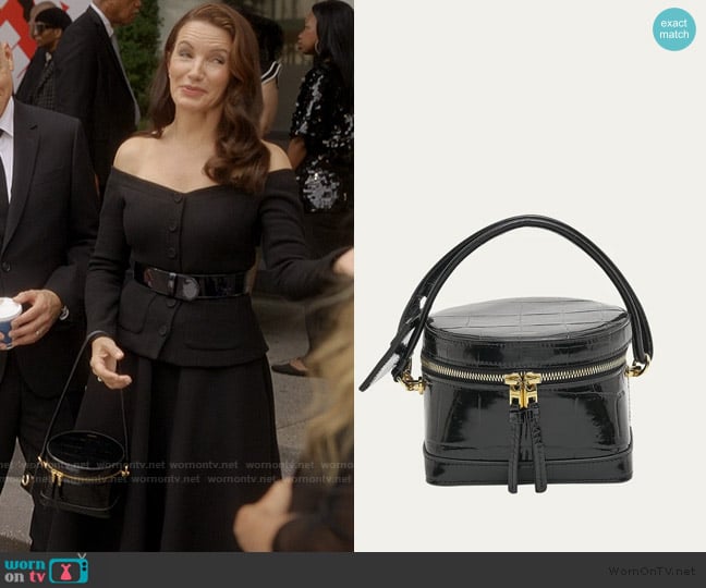 Jacquemus Le Vanito Croc-Embossed Shoulder Bag worn by Charlotte York (Kristin Davis) on And Just Like That