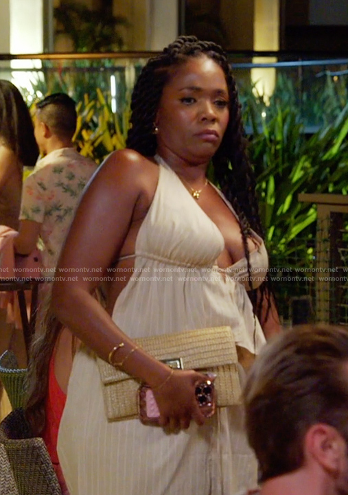 Jasmine’s beige crop top and pants on The Valley