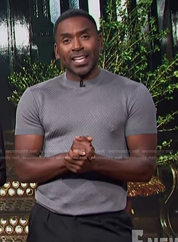 Justin’s grey textured tee on E! News