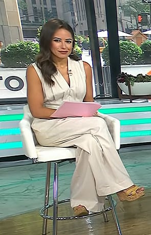 Kaylee’s yellow wedge sole sandals on Today