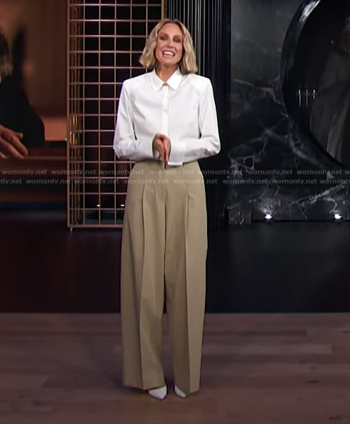 Keltie’s beige pleated pants on E! News