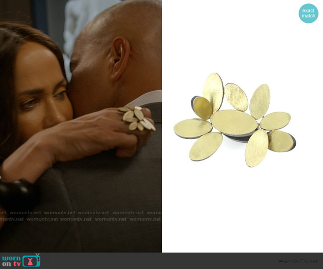 Laura Lienhard Leaf Ring worn by Lisa Todd Wexley (Nicole Ari Parker) on And Just Like That