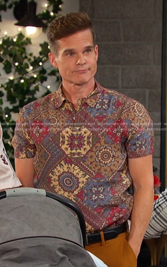 Leo’s printed short sleeve shirt on Days of our Lives