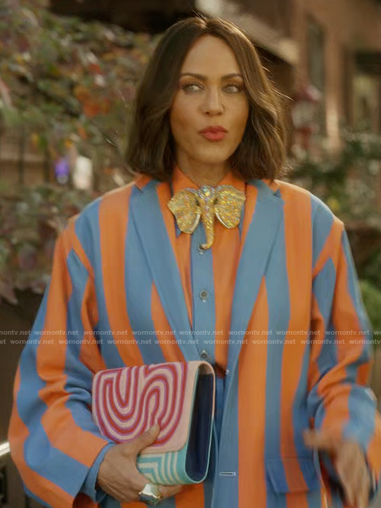 Lisa’s multicolored quilt clutch bag on And Just Like That