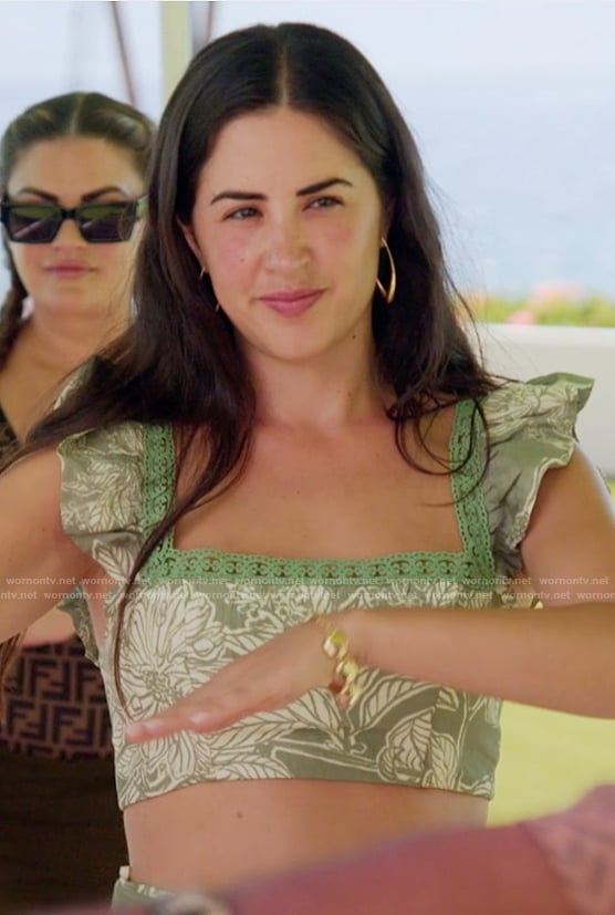Michelle’s green floral print crop top on The Valley