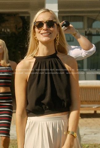 Penny’s black cropped halter top on We Were Liars