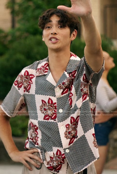 Steve’s floral print shirt on The Summer I Turned Pretty