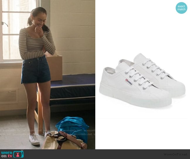 Superga 2630 Sneakers worn by Belly Conklin (Lola Tung) on The Summer I Turned Pretty