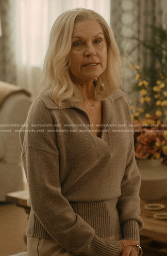 Tipper’s beige polo sweater on We Were Liars