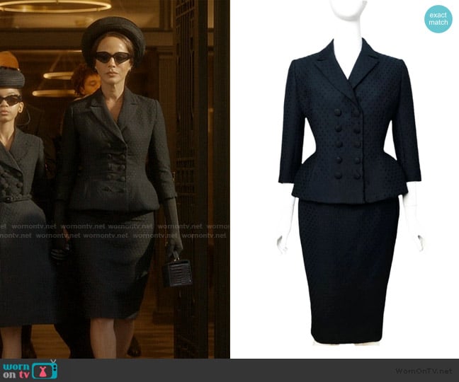 Victor De Souza Hourglass Suit worn by Lisa Todd Wexley (Nicole Ari Parker) on And Just Like That
