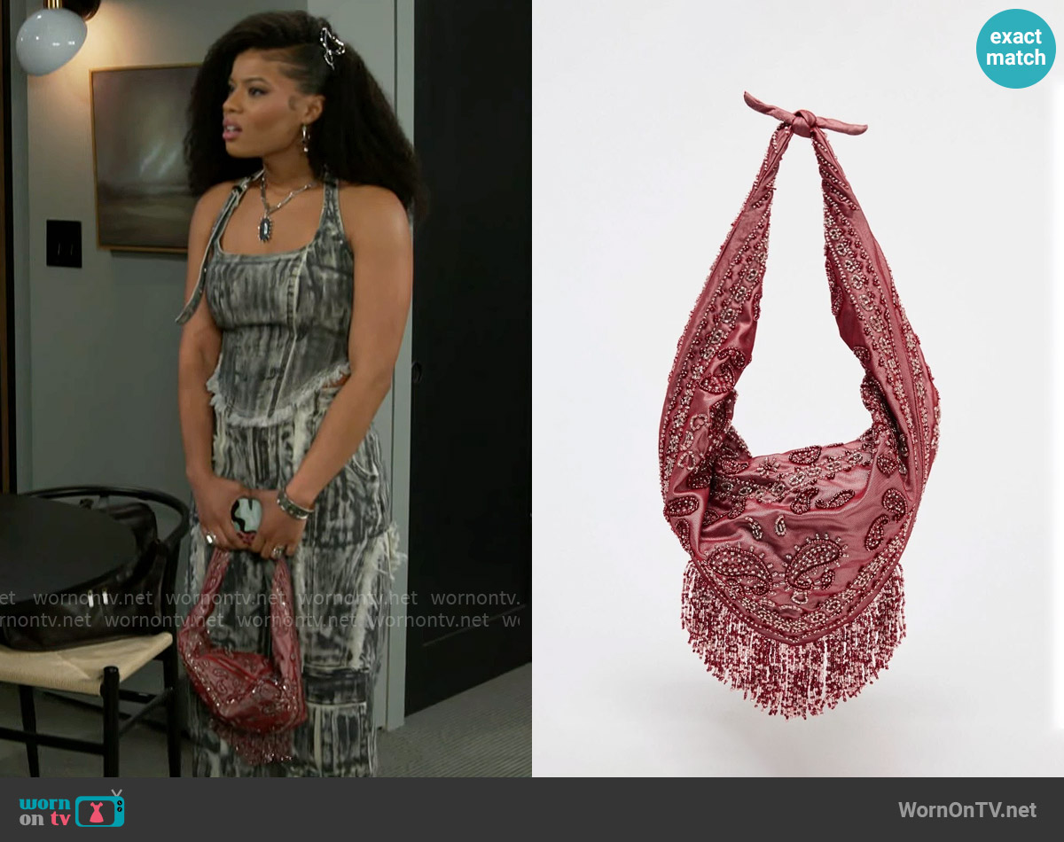 Zara Beaded Woven Bag worn by Eva Thomas (Ambyr Michelle) on Beyond the Gates