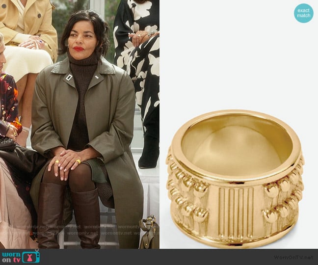 Aymer Maria Corinthian Maxi ring gold worn by Seema Patel (Sarita Choudhury) on And Just Like That