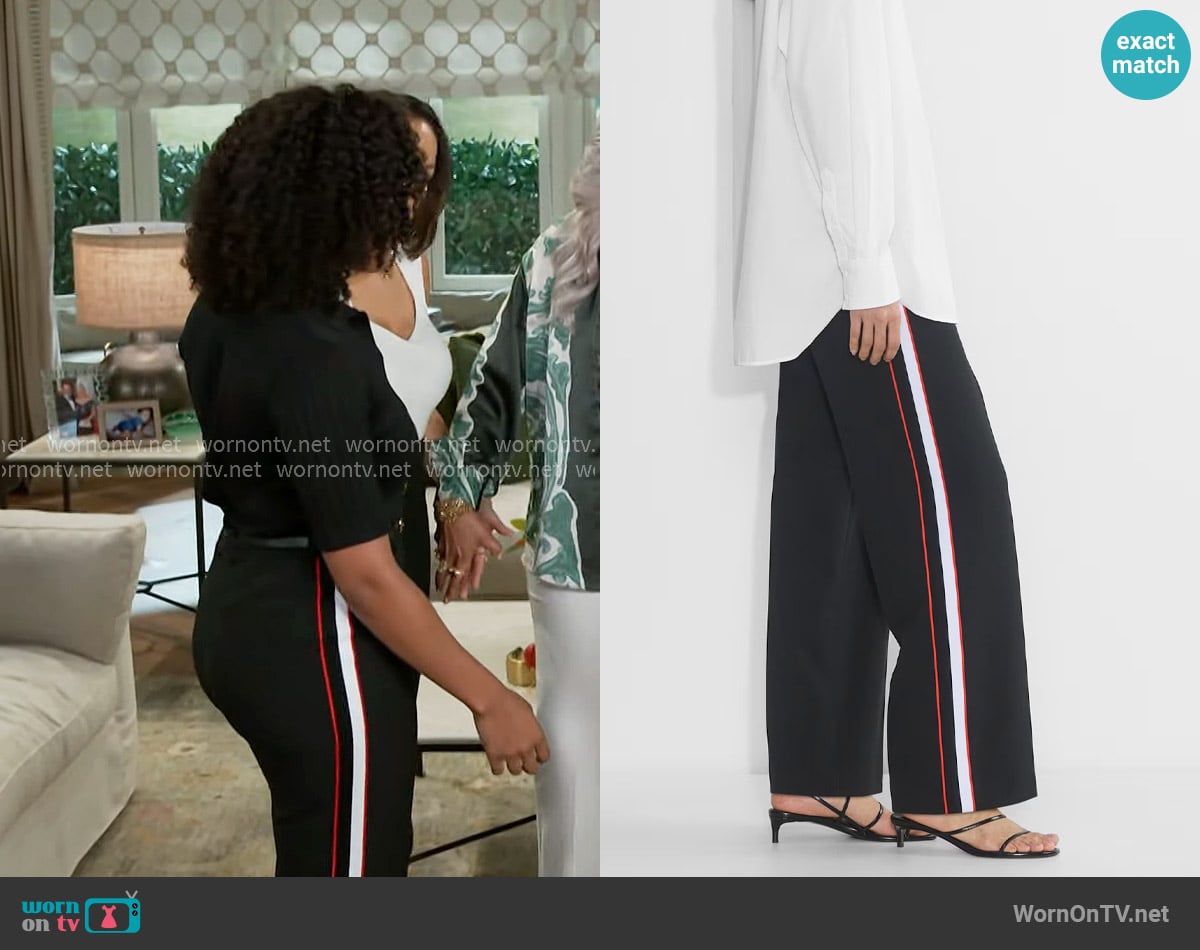 Babaton Agency Pant Re ssential in Limited Edition Black worn by Naomi Hamilton Hawthorne (Arielle Prepetit) on Beyond the Gates