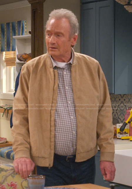 Bill’s beige suede jacket on Leanne