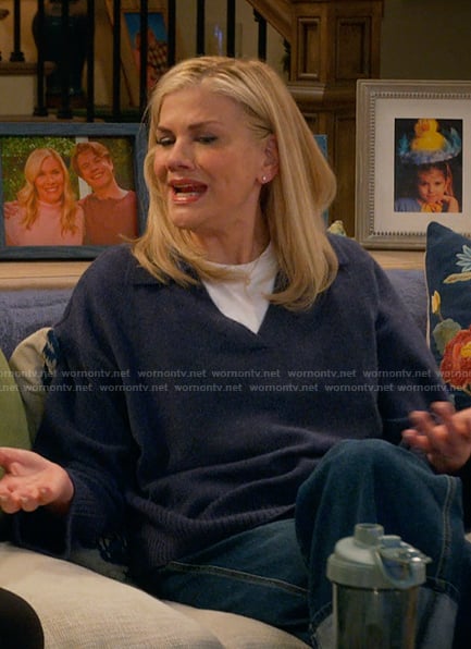 Carol’s blue v-neck sweater on Leanne