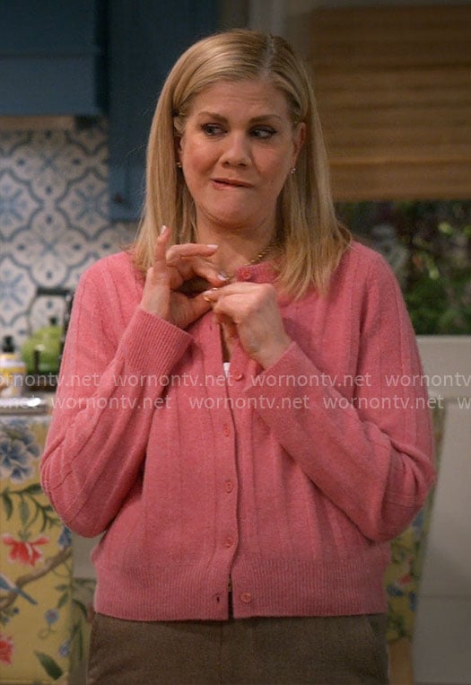 Carol’s pink cardigan on Leanne