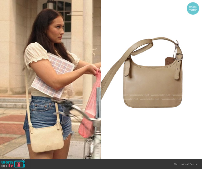 Coach Vintage Flap Bag worn by Belly Conklin (Lola Tung) on The Summer I Turned Pretty
