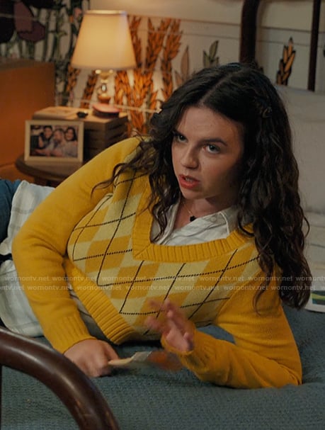 Grace’s yellow argyle cropped sweater on My Life with the Walter Boys